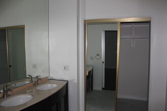 11558 Rochester Ave, Unit 102 in Los Angeles, CA - Building Photo - Building Photo