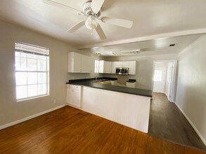 143 Jasmine Ln in San Marcos, TX - Foto de edificio - Building Photo