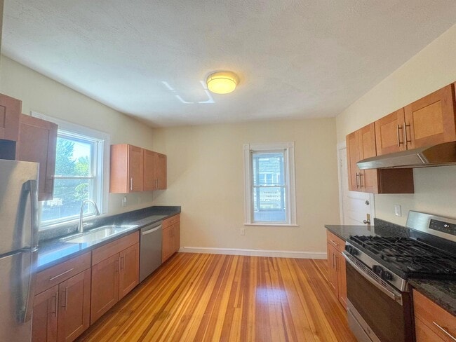 70 Josephine Ave, Unit 2