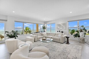 601 Longboat Club Rd in Longboat Key, FL - Building Photo