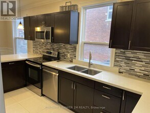 242 Kendal Ave in Oshawa, ON - Building Photo - Building Photo