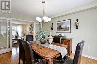 33 Fenflower Ct in Brampton, ON - Building Photo - Building Photo