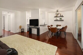 12415 NE 130th Ct in Kirkland, WA - Building Photo - Building Photo