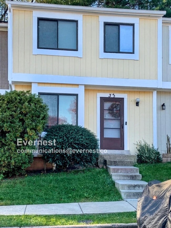 property at 33 Sugarland Square Ct