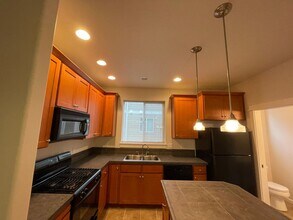 16142 SW Gage Ln in Beaverton, OR - Building Photo - Building Photo