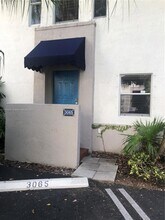 3065 Center St in Miami, FL - Building Photo - Building Photo