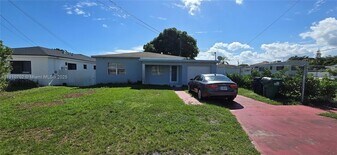 12140 SW 218th St in Miami, FL - Building Photo