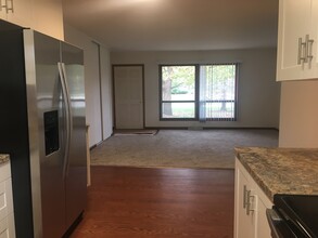 2017 Cameron Dr in Madison, WI - Foto de edificio - Building Photo
