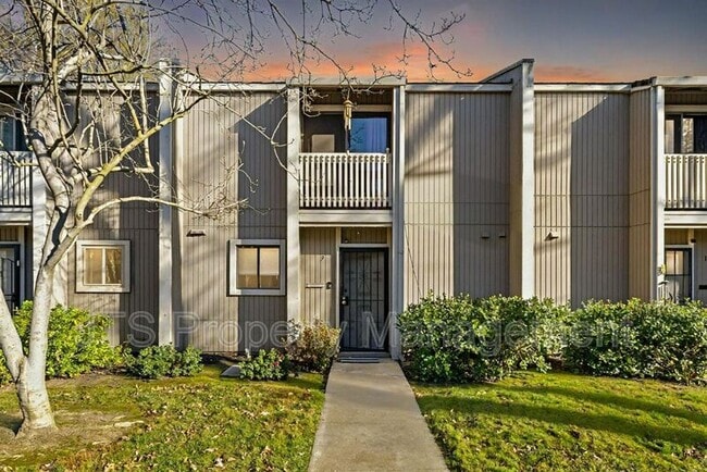 property at 9 Derow Ct