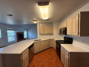 1907 Summerwood Dr in San Antonio, TX - Building Photo - Building Photo