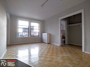 739 W Belmont Ave in Chicago, IL - Foto de edificio - Building Photo