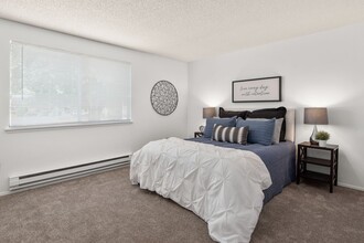 2562 M Pl NE in Auburn, WA - Foto de edificio - Building Photo