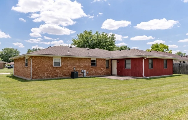 4017 Caprice Rd in Englewood, OH - Building Photo - Building Photo