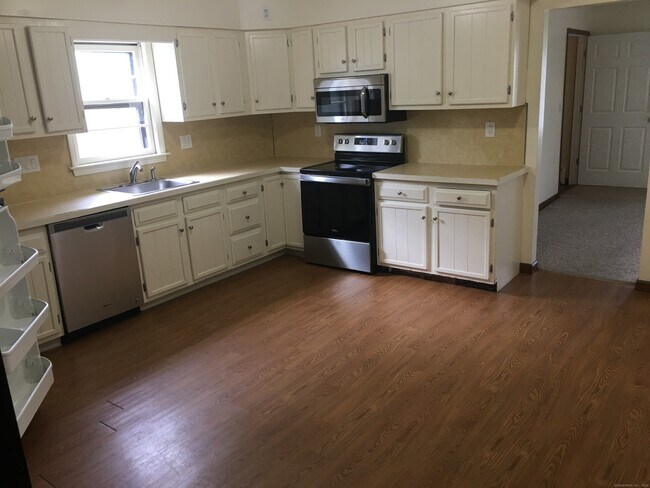 50 Matthew Rd in Branford, CT - Building Photo - Building Photo