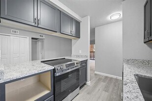 8110 Skillman St in Dallas, TX - Building Photo