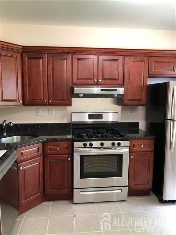322 Hampshire Ct in Piscataway, NJ - Building Photo - Building Photo