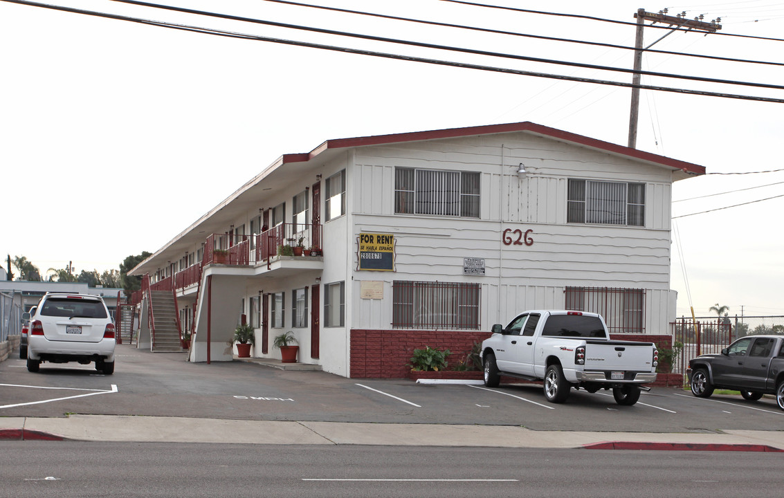 Sun Crest Manor in National City, CA - Building Photo