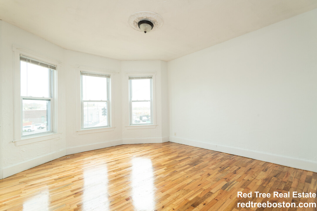 307 Hancock St, Unit 3 in Boston, MA - Building Photo