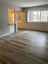 Hillcrest Manor in Edmonton, AB - Building Photo - Building Photo