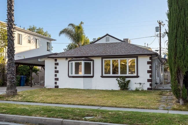property at 5137 Chimineas Ave