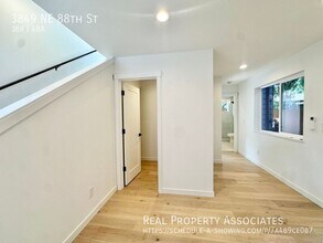 3849 NE 88th St in Seattle, WA - Building Photo - Building Photo