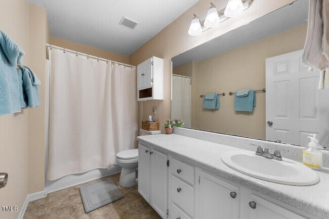 6612 Rossford Ln in Durham, NC - Building Photo - Building Photo