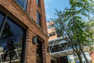 Cornerstone Place in Cedar Rapids, IA - Building Photo - Building Photo