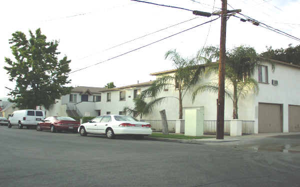 1117-1121 2nd St in San Fernando, CA - Foto de edificio - Building Photo