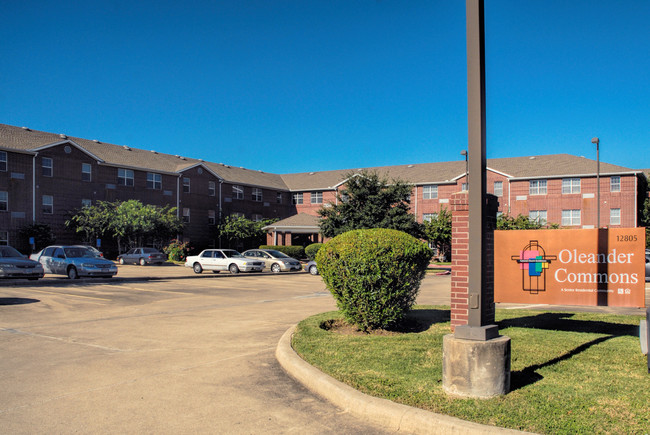 Oleander Commons in Houston, TX - Foto de edificio - Building Photo