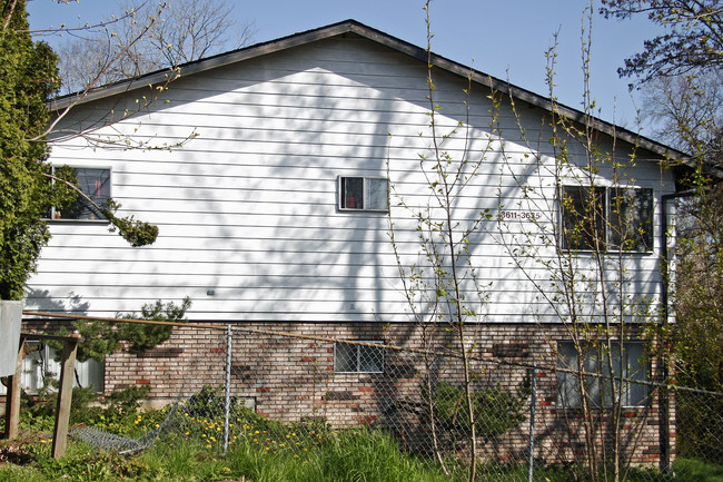 3623 SW Baird St in Portland, OR - Building Photo - Building Photo