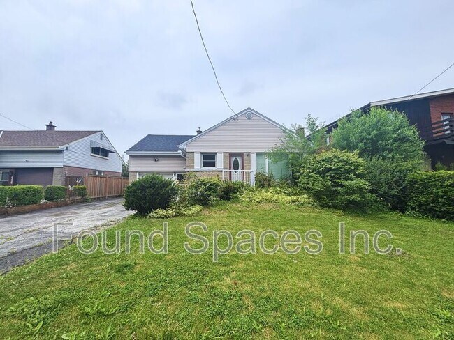 494 E 37th St in Hamilton, ON - Building Photo - Building Photo