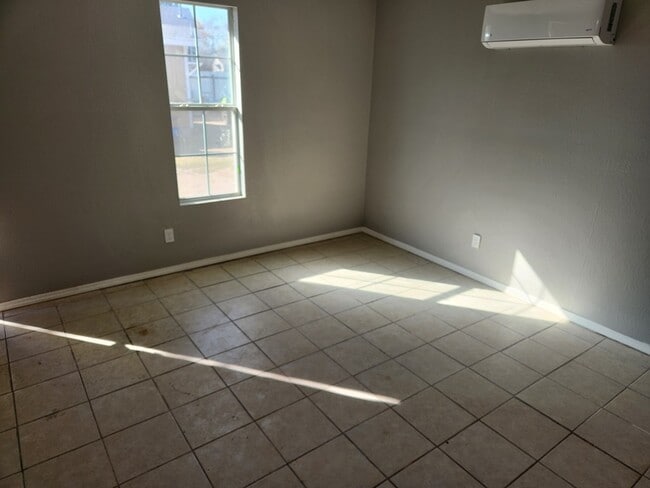 407 W Mable St in Odessa, TX - Foto de edificio - Building Photo