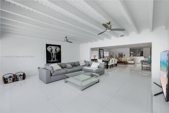 1405 Stillwater Dr in Miami Beach, FL - Building Photo - Building Photo