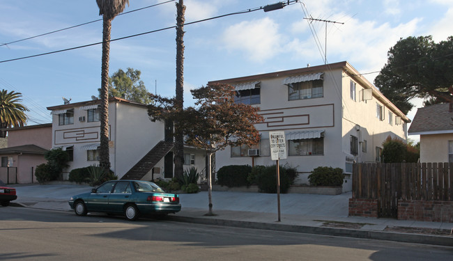 327-329 Avenue 57 in Los Angeles, CA - Foto de edificio - Building Photo