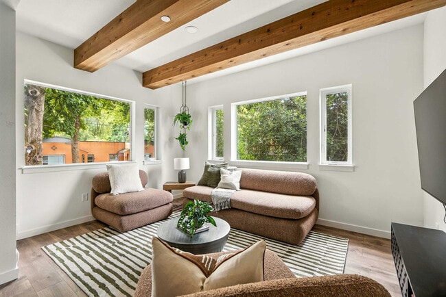 925 NE 23rd Ave in Portland, OR - Building Photo - Building Photo