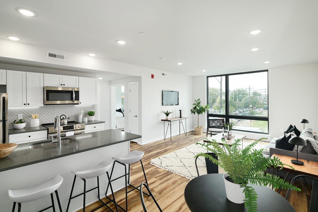 171 W Berks St Photo