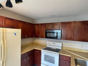 479 NE 210th Cir Terrace in Miami, FL - Building Photo - Building Photo