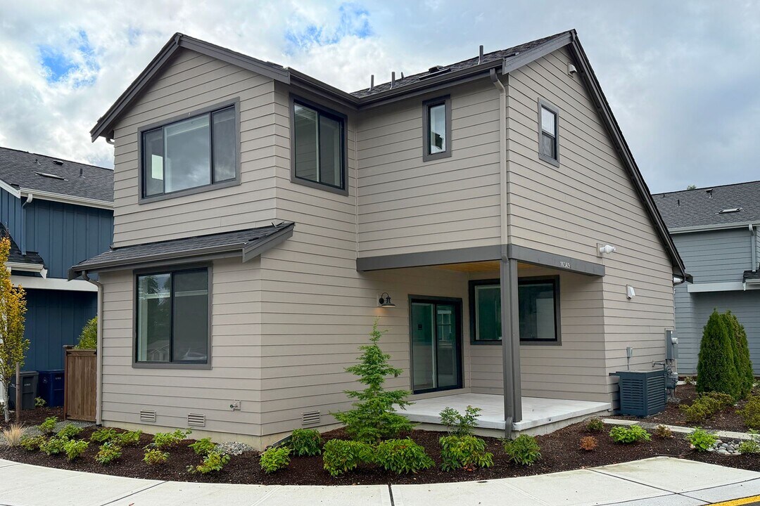 10349 135th Cir NE in Kirkland, WA - Building Photo
