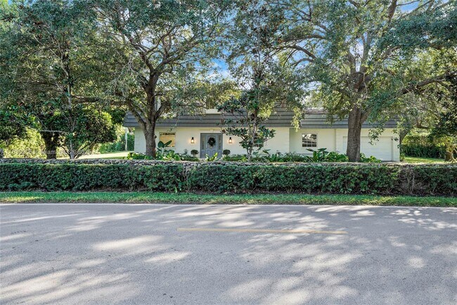 730 Davis Rd in Coral Gables, FL - Building Photo - Building Photo
