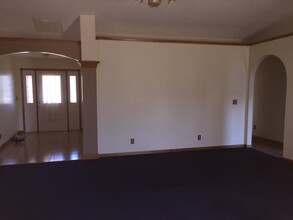 512 W Hoewisher Rd in Sidney, OH - Foto de edificio - Building Photo