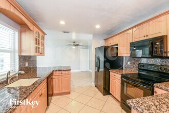 528 SE 17th Ave in Cape Coral, FL - Building Photo - Building Photo