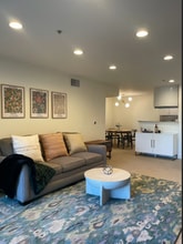 4501 Cedros Ave, Unit 202 in Sherman Oaks, CA - Foto de edificio - Building Photo