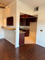 10943 Laurel Canyon Blvd, Unit C-20 in San Fernando, CA - Building Photo