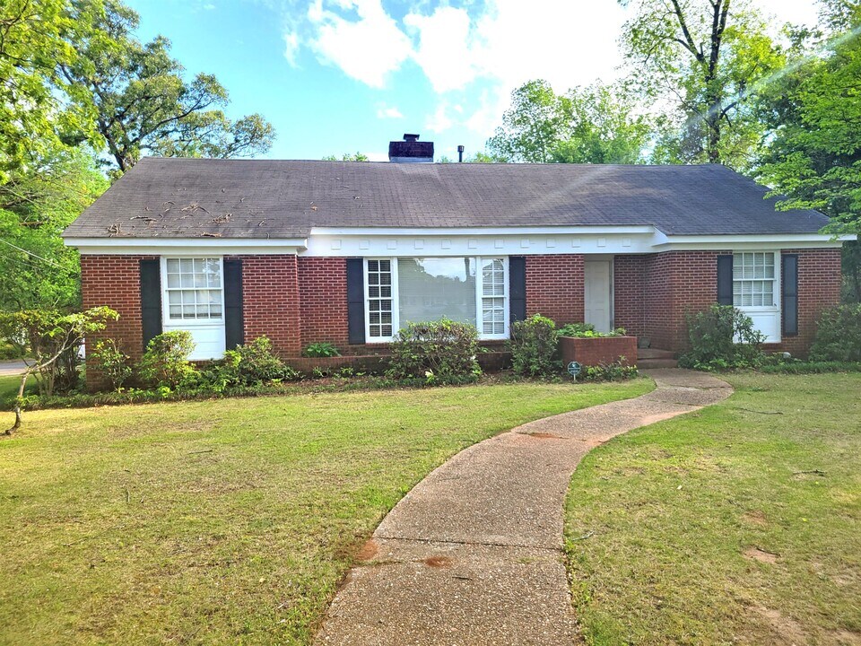 4066 Wares Ferry Rd in Montgomery, AL - Building Photo