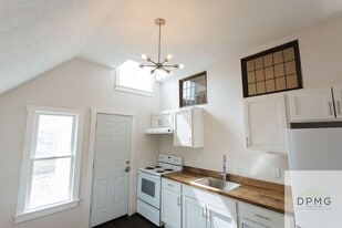 322 E Hillsdale St in Lansing, MI - Building Photo