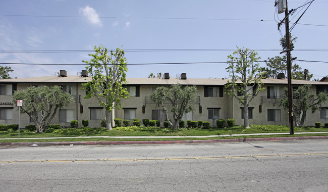 24838 Newhall Ave in Newhall, CA - Building Photo - Building Photo