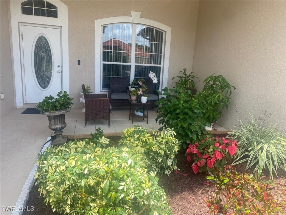 9561 Blue Stone Cir in Ft. Myers, FL - Building Photo