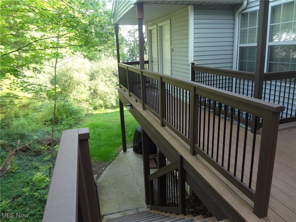 1205 Stoney Run Trail in Broadview Heights, OH - Foto de edificio