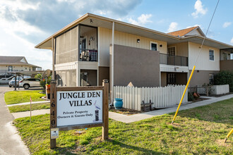 Jungle Den Villas in Astor, FL - Building Photo - Building Photo