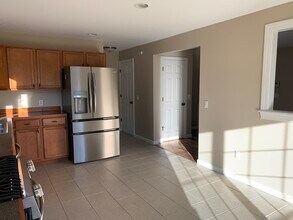 9 Omaha St in Fall River, MA - Building Photo - Building Photo